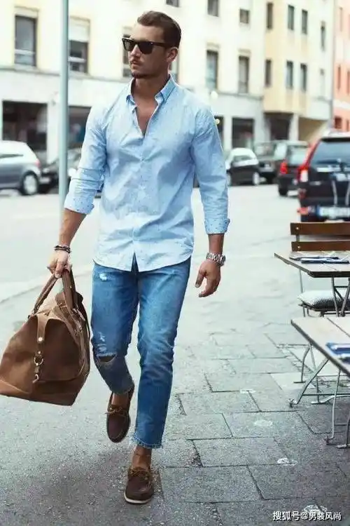 夏日穿搭 | 40岁左右男士如何搭配破洞牛仔裤?