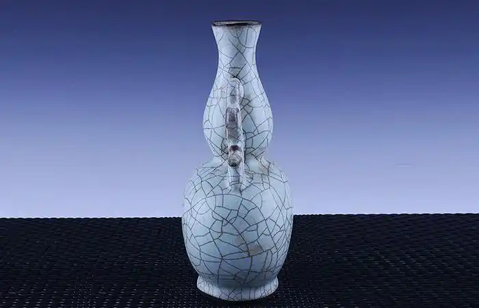 宋官瓷崇宁五年汴京官窑王家窑造双耳瓶