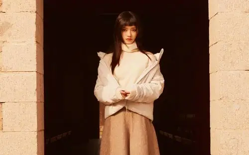 林允齐刘海时尚高清桌面壁纸