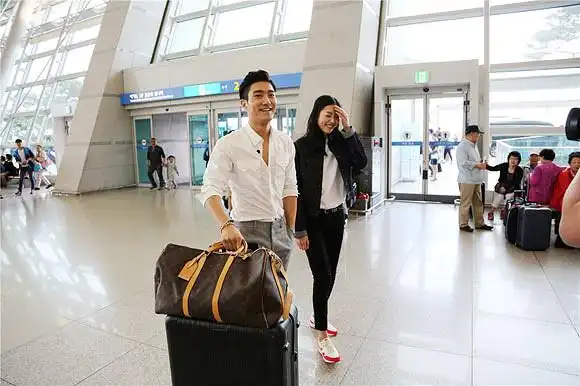 《我们相爱吧》崔始源带刘雯见爸 崔爸力赞"儿媳"