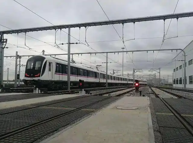 奉贤区地理不占优势,因此对轨道交通来的需求高于上海其他郊区