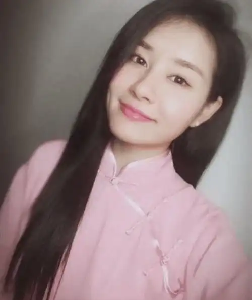 但是很多人对他与妻子朱微玮的感情生活十分好奇,朱微玮也是开心麻花