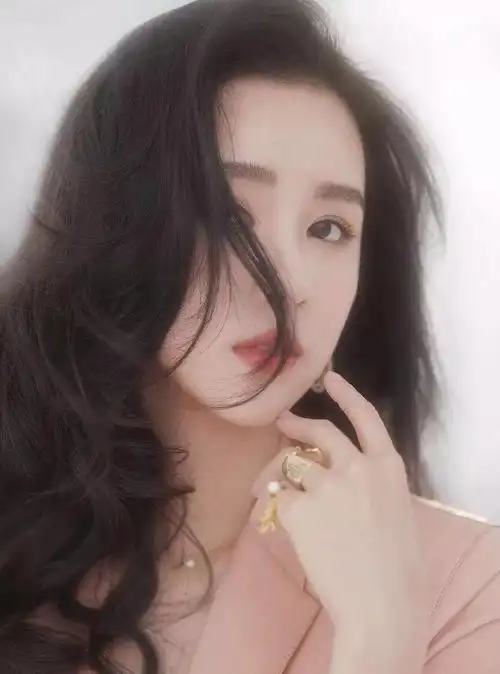 最火的八款港风发型!_长发