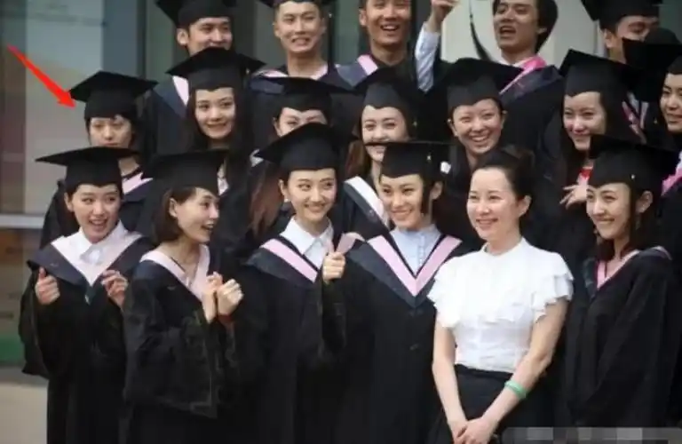 为何郑爽总是美不自知,还自卑不敢去同学会?