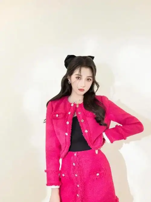 现代时尚解读关晓彤的穿搭魅力