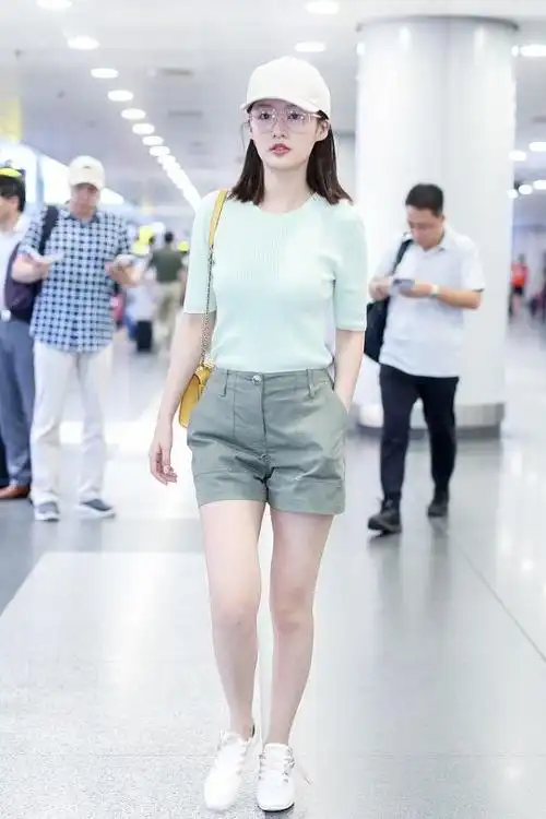 李沁夏季穿搭活泼清爽 不愧是氧气美女_时尚_舞儿网