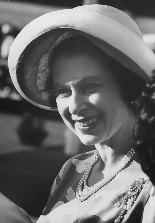 那张至高无上的面孔|伊丽莎白二世|英国女王|菲利普亲王|查尔斯王子