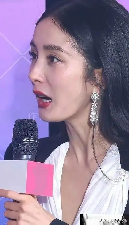 杨幂生图无美颜无滤镜