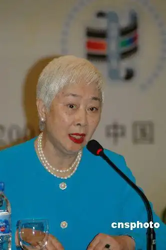 资料图片:著名美国华裔影人卢燕.中新社发 王辛莉 摄