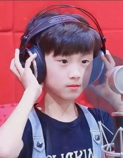 小时候的马嘉祺