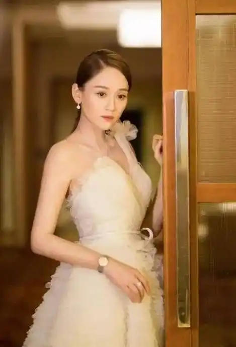 原创39岁陈乔恩未p图脸部僵硬,形象崩塌,网友:只能活在精修图中_显得_