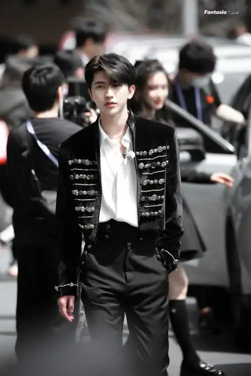 蔡徐坤宫廷风造型##奔跑吧蔡徐坤