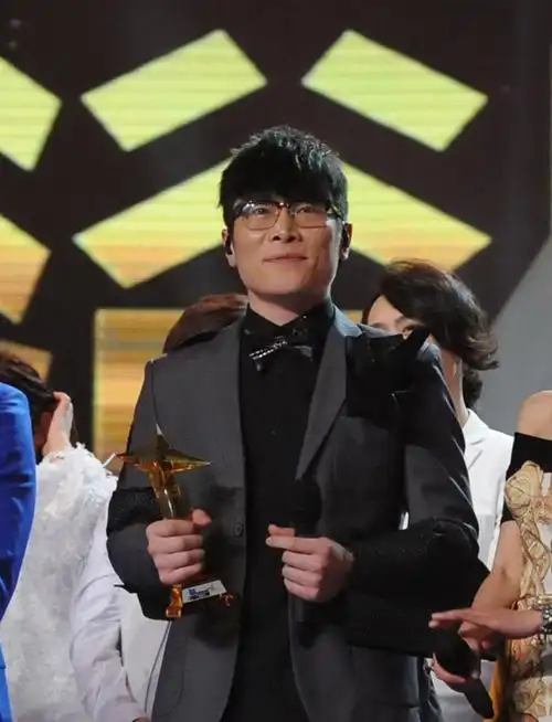 《中国正在听》冠军争霸赵浴辰登顶 蔡国庆蔡依林"认亲"