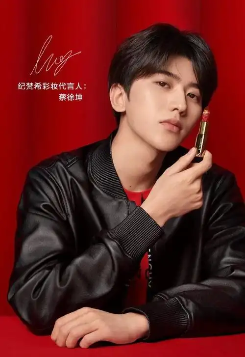 蔡徐坤纪梵希品牌新图公开 气质迷人绽放新年光采