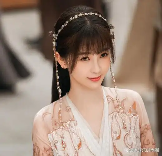 虞书欣带来一部古装剧,化身古灵精怪少女,与许凯携手行侠仗义