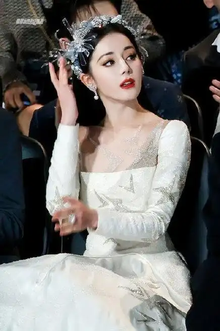 看了眼星光大赏这套的迪丽热巴,简直美到被净化了|迪丽热巴|星光大赏