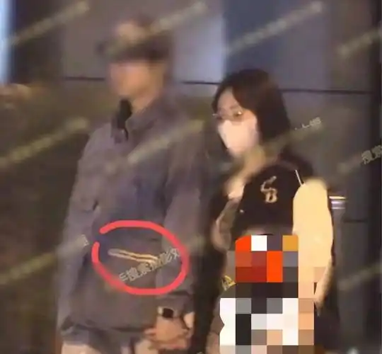 原创李雪琴恋情曝光被男友背着小跑尽显甜蜜男友身份被扒不一般