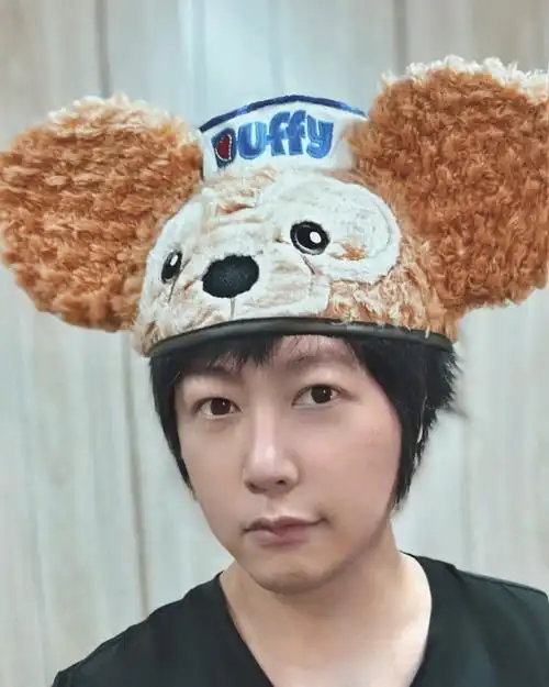 阿信达菲帽自拍