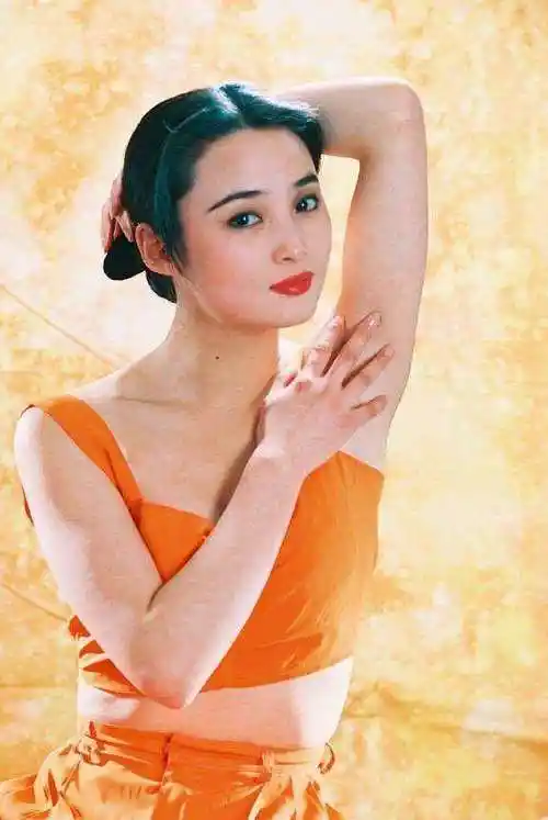 周迅蒋勤勤颜丙燕20年前拍挂历,不美颜不怕赘肉展示最真实的自己