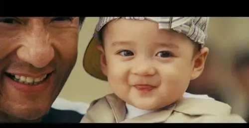 成龙电影宝贝计划里的小婴儿长大了