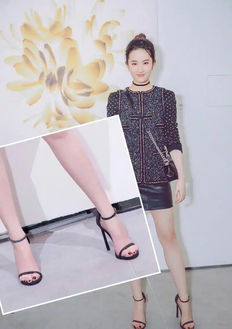 神仙姐姐刘亦菲在颜值方面可以说是无可挑剔,但她的脚由于从小练舞的