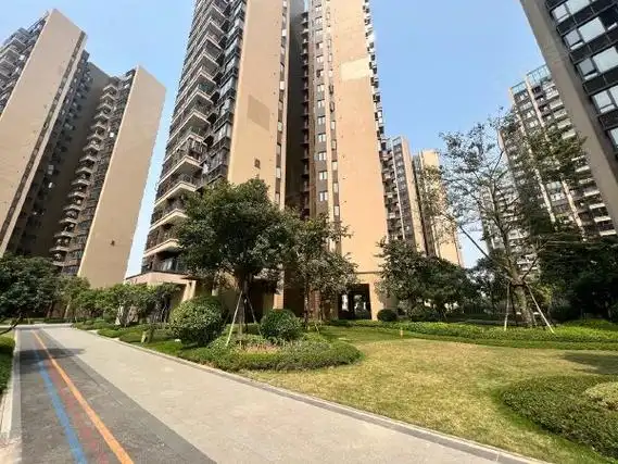 南宁江南沙井大道龙光江南院子首租大四房!直租无中介!可开票!