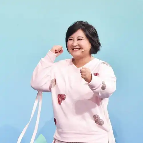 贾玲:"李焕英超30亿我就瘦成一道闪电",网友:"别是球形闪电!