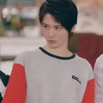 那时候的成果对比现在颜值丝毫没减,而且还越发的漂亮了,小时候就很