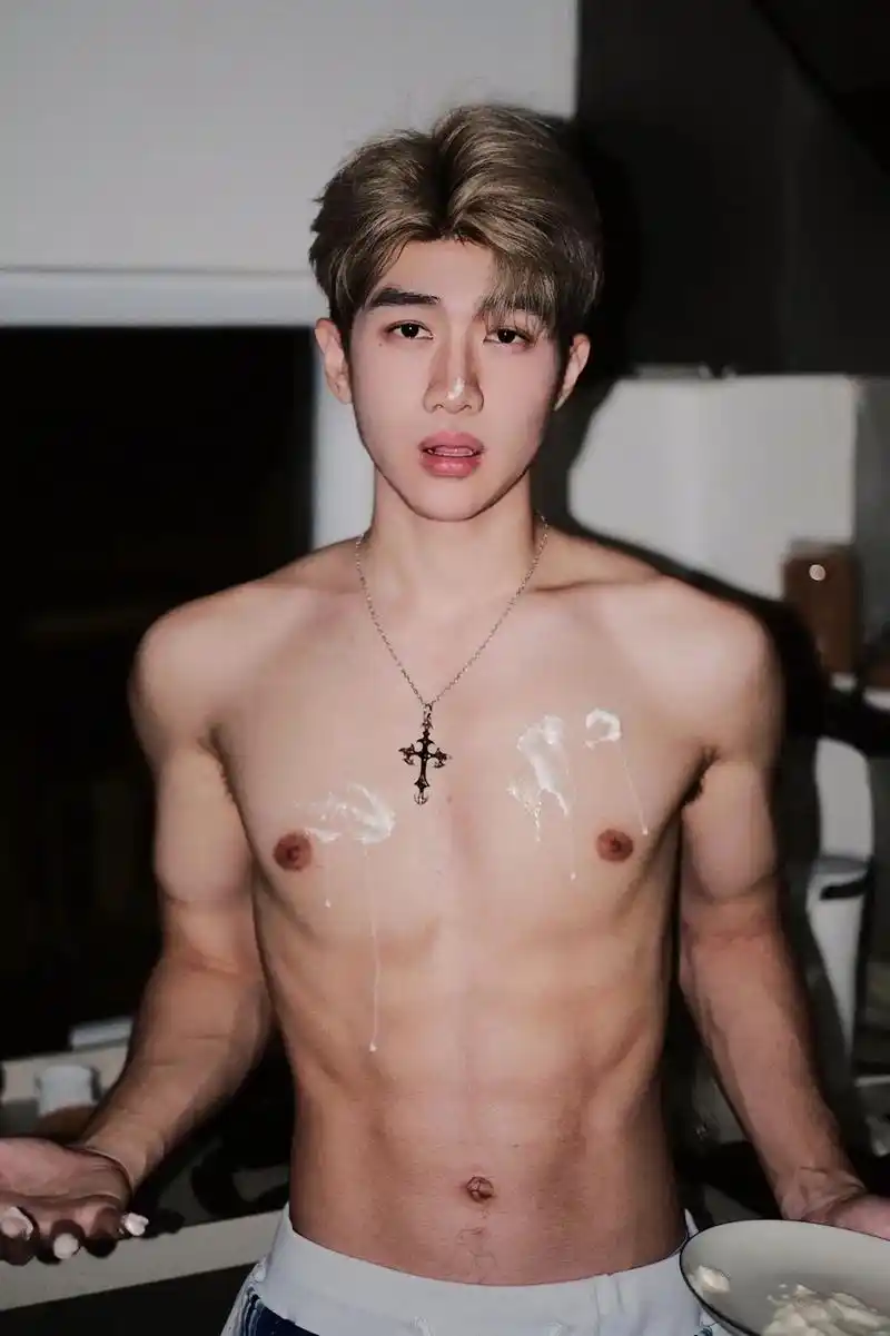 朋友p的好看,还是原图好看?#体育生 #185大帅哥 #腹肌 - 抖音