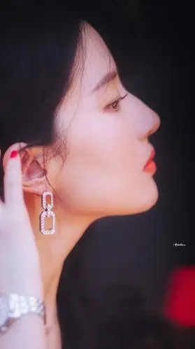 最近很少有作品和大家见面的刘亦菲,这次换造型惊艳不少人