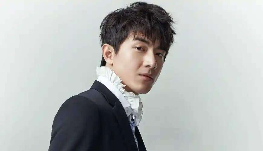 林更新疑生怪病内幕:近照脸僵鼻梁变歪,还打算去微调_鼻子_谭松韵