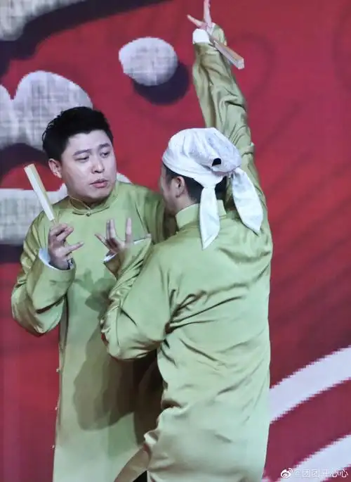 16 李鹤东微博 这是什么落难,救人,受伤,以身相许/扮猪吃老虎的狗血