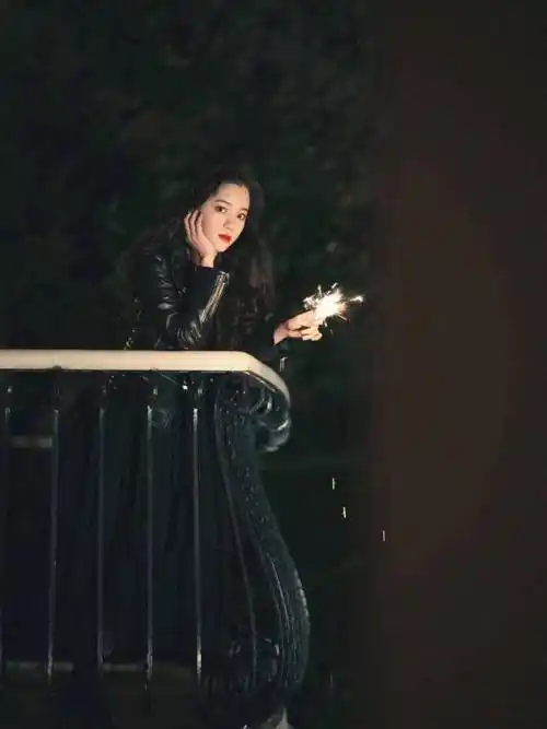 欧阳娜娜长大了,穿搭风格越来越有品位,与王源大主宰飙戏获赞_娜比