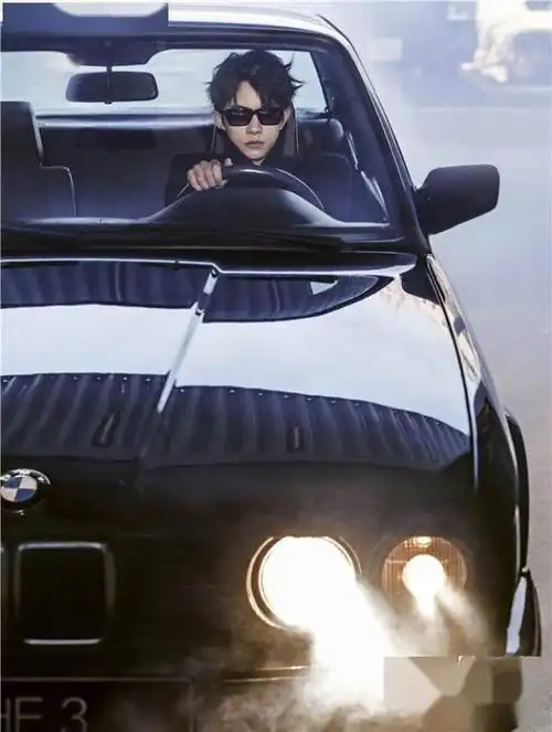 宝马中国官宣易烊千玺成为bmw代言人 次元壁又破了!