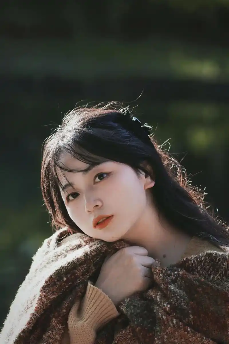 这个秋天趁树叶没有掉光来一组暖洋洋的照片吧# - 抖音