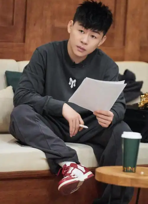 胡彦斌难怪这么会写情歌##胡彦斌称40岁对爱情依旧向往