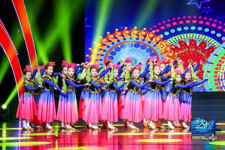 元旦儿童演出服小小古丽新疆舞蹈表演服女童少数回民族舞服装裙子