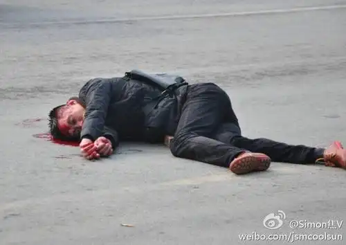 长沙街头发生枪案 一男子满身血倒地,看来爆头哥果然没死啊.