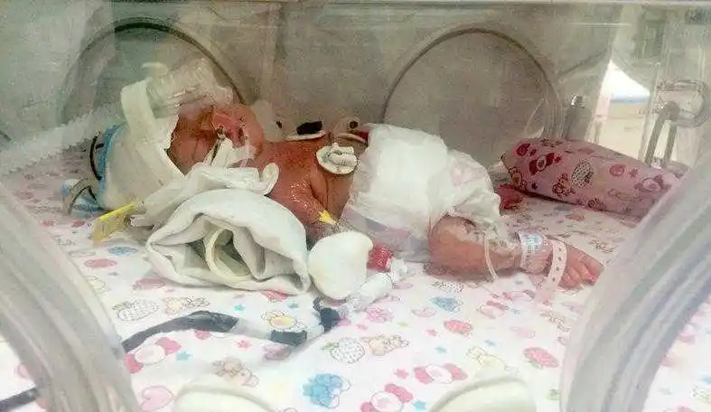 早产婴儿保温箱视频 (第1页)