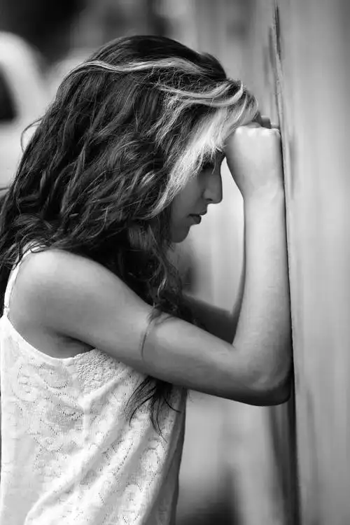 美丽的女子图片-沮丧忧郁的女子素材-高清图片-摄影照片-寻图免费打包