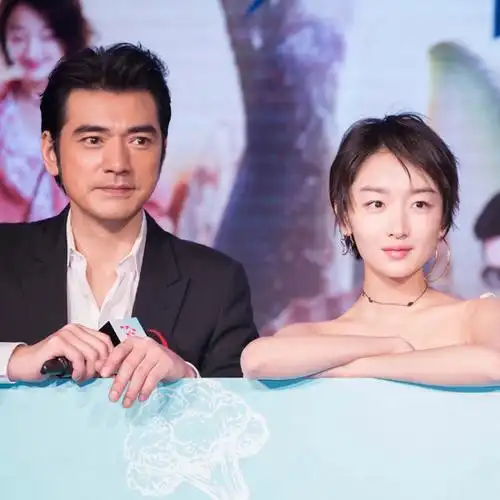 周冬雨又撩金城武初恋颜百变造型才是斩男绝配