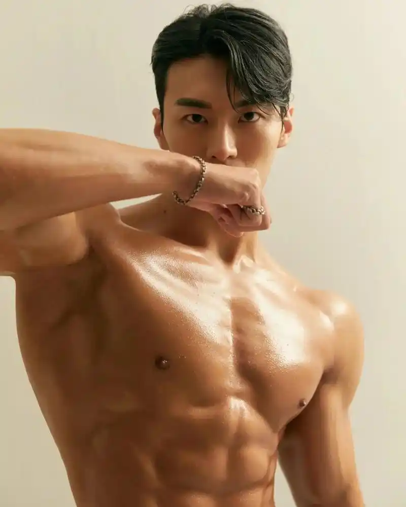 健身模特 #男士写真 #腹肌人鱼线 - 抖音