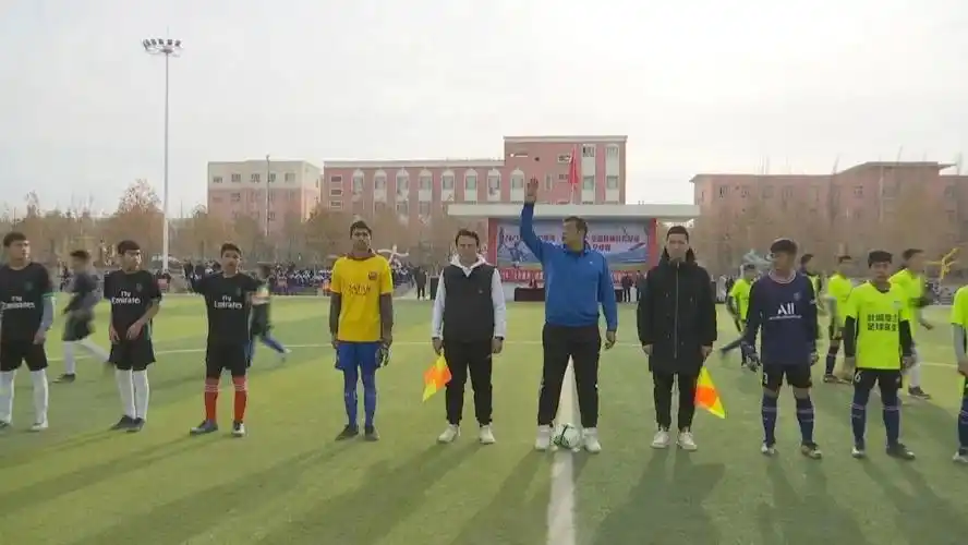 初中组在叶城县足球场,第十中学运动场进行,高中组在叶城县第四中学