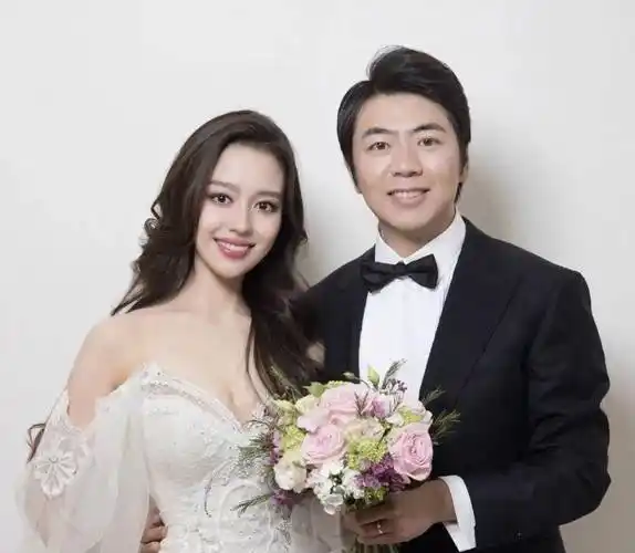 郎朗老婆吉娜,丰美身材惹人羡,网友:这才是真女神