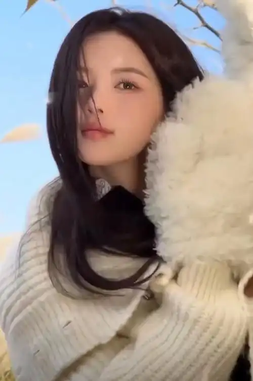 杨超越冬日穿搭##想要杨超越的毛绒手套