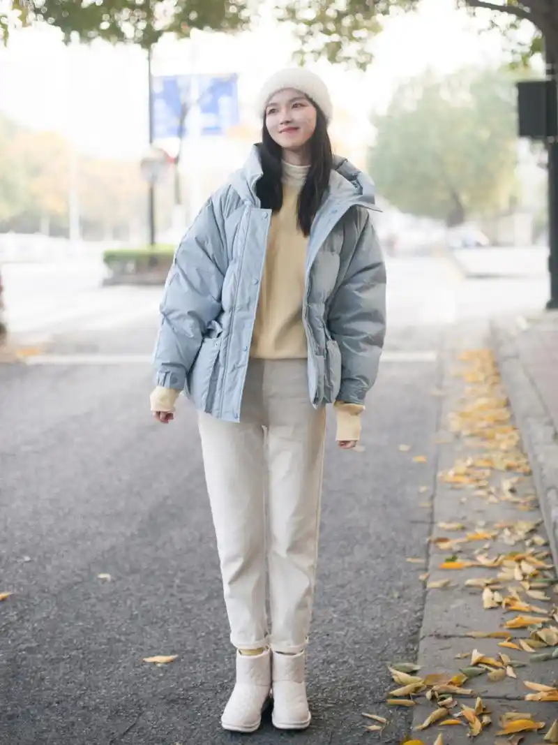 雪地靴到底有多实用?看看这些穿搭造型就懂了,保暖又洋气