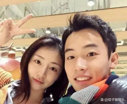 周捷和邹凯在2012年11月4日一同亮相湖南卫视的《百变大咖秀》,然而令