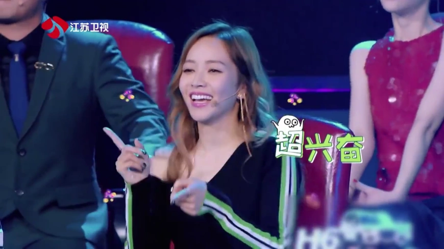 这期猜评团由历届元老和新晋成员侯佩岑和古巨基组成.