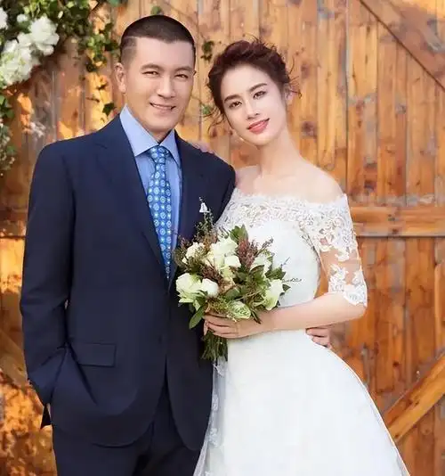 演员黄圣依杨子是否离婚(黄圣依杨子发文内容含藏头诗引发离婚猜测)(1