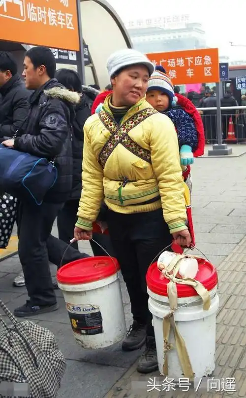 2018春运:最苦最累是母亲,一路还得照顾孩子